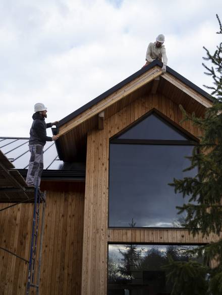 long-shot-men-working-together